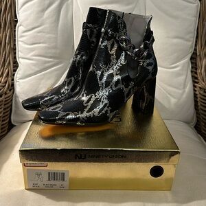 NWT “Ninety Union” Blk & silver snake print heeled ankle boot w/ chain trim